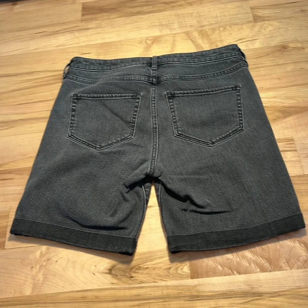 Abercrombie & Fitch Light Black Jean Shorts - Size 28